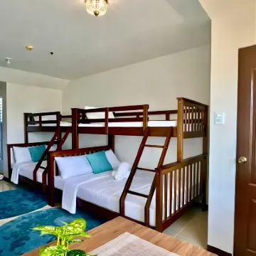 Spacious family-friendly apartment with Balcony! - Homestays