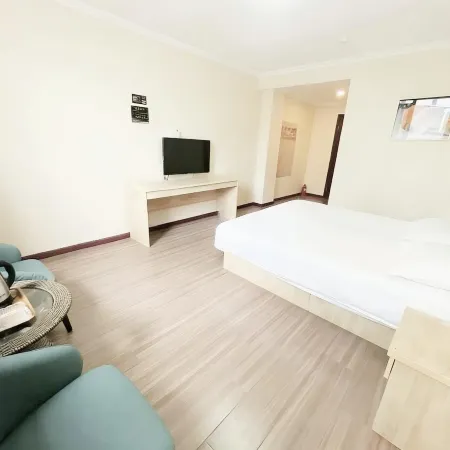Heyue Express Hotel (Nanjing Road Branch, General Hospital of Tianjin Medical University) Отели рядом с достопримечательностью «Станция метро Gulou»