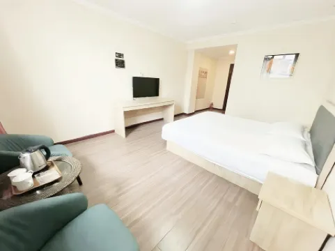 Heyue Express Hotel (Nanjing Road Branch, General Hospital of Tianjin Medical University) Отели рядом с достопримечательностью «Tianjin University»