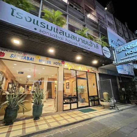 Sansabai House Отели рядом с достопримечательностью «Торговый центр The Mall Ratchasima»