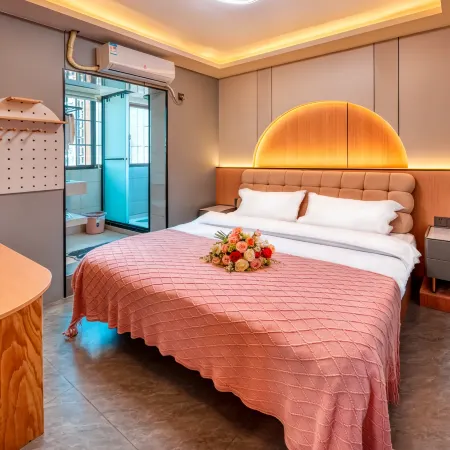 Ruichen Homestay (North Square of Kunming Railway Station)