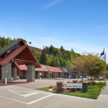 Swiss-Belresort and Villas Coronet Peak Отели рядом с достопримечательностью «Пивоварня Altitude Brewing»
