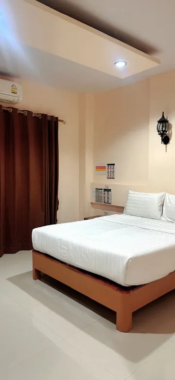 ห้องดีลักซ์ เตียงใหญ่ 1 เตียง