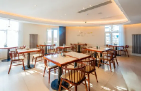 ยีเทล คอลเลกชัน ชิงเต่า จ้านเฉียว เรลเวย์ สเตชั่น ตะวันออก จัตุรัส