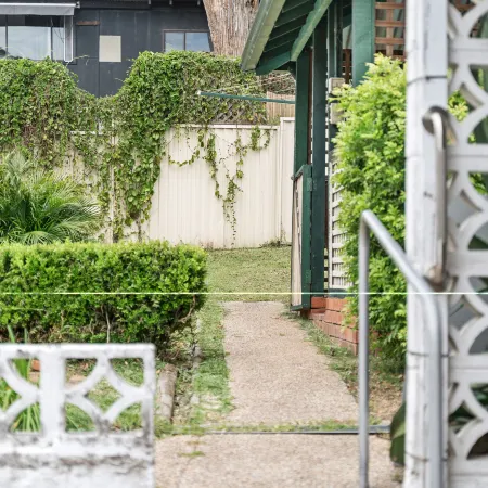 Cozy Rooms – Quiet Street, Close to Shops & Transit