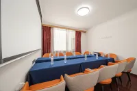 Luyixue · Light Luxury Art Audio-Visual Hotel