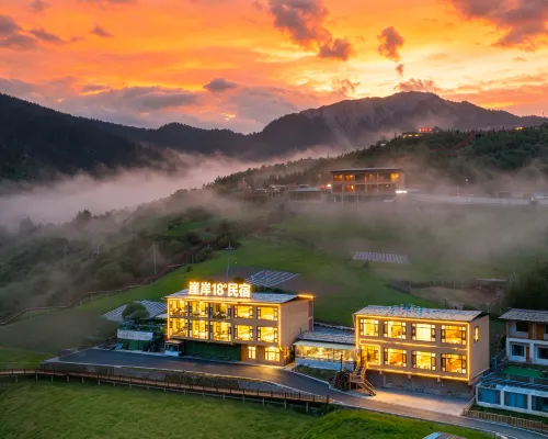 Ya'an 18 ° · Full View Sunrise View Homestay (Zagana Runwugou Branch) Hotel a Têwo