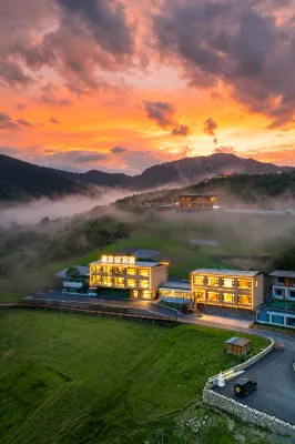崖岸18°｜全視野日出•晨霧觀景美宿（扎尕那景區店）