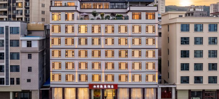 Maitreya West Coast Hot Spring Hotel (Huquan Ecological Park Branch) Hotel di Mil