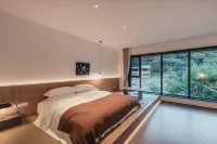 Hidden in the Countryside · Xuetangping Boutique Homestay - พร้อมระเบียง
