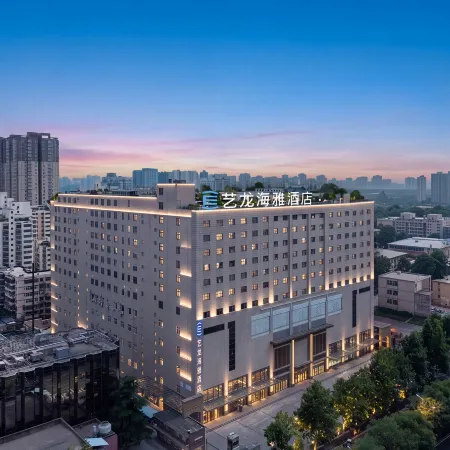Elong Yam Hotel (Xijing Hospital Tonghuamen Subway Station)