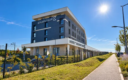 Golden Tulip Reims - Cho phép mang theo thú cưng