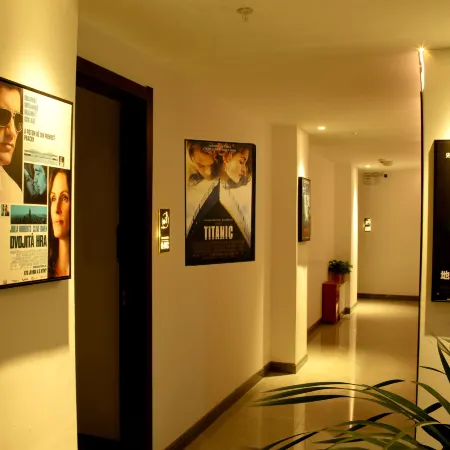 Oscar Theatre Hotel