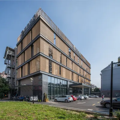 Wassim Hotel (Shanghai International Resort Chuansha Metro Station) Hotels near Chuansha Station
