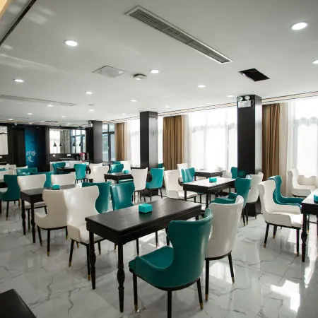 West Bund Hotel (Yishui Bus Station)