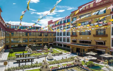 La Garry Snow Dragon Manor Resort Отели рядом с достопримечательностью «Chagpori»