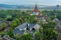 泊玟泳池花園度假酒店(西雙版納告莊星光夜市店) 鄰近告莊西雙景-(大門)3號門的酒店