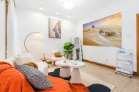 Qiujin Homestay (Chunxi Road and Taikouli  Branch)