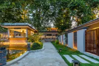 Floral Hotel· · Lanting B&B (Chaohuyuan Scenic Spot Store in bathing pool Hot Spring Resort) Отели рядом с достопримечательностью «Wuyu Pavilion»
