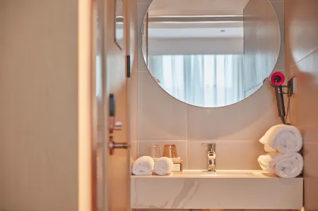 夜泊瑞居（黄山旧街河街停車場）