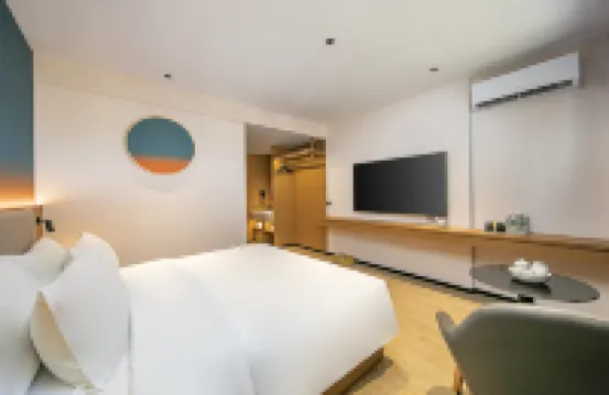 Xinlong Intelligent Hotel (Longyan Wanbao Plaza East Station)