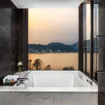 Hilton Ningbo Dongqian Lake