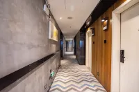 Meirui Hotel (Beiliu Central Plaza Bus Terminal)