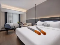 DoALand S Hotel (Changsha IFS International Finance Center Wuyi Square Branch) Hotels near Yingbin Intersection Station