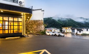 Tuke China HOTEL (Tangkou Town Store, South Gate of Mount Huangshan Scenic Spot)
