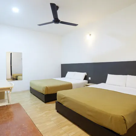 Uncle Guesthouse Kuala Terengganu Отели рядом с достопримечательностью «Мечеть Абидин»