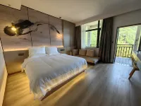 Fuping Joy Mountain Retreat | Elegant Scenic Courtyard Art Inn (Giant Panda Base Branch) - Balkon
