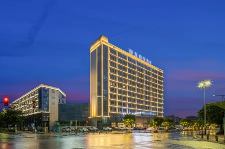 Rezen Longuu Hotel (Guangzhou Baiyun Airport Cultural Tourism City) Отели рядом с достопримечательностью «The Yuen Yuen Taoist Temple Of Guangdong»