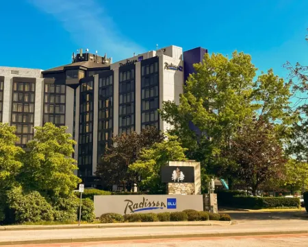 โรงแรมราดิสันบลูแวนคูเวอร์สนามบินและมารีนา โรงแรมในแวนคูเวอร์