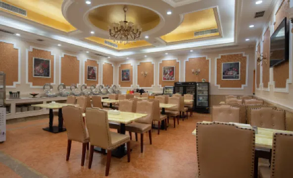 ViennaInternationalHotelShenzhen Science andTechnologyMuseu GuangmingStreet SubwayStationBranch Отели рядом с достопримечательностью «Guangming Mass Sports Center»