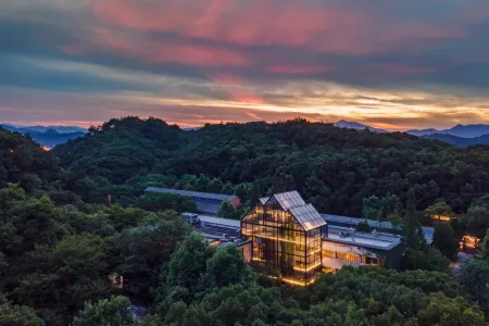 Wanxiang No.2 Art Hotel Отели рядом с достопримечательностью «Lishui University Vocational and Technical College»