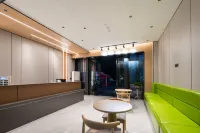 Century Business Hotel (Wuhan Sunac Zhigu Xinlu Village Subway Station) Hotels near Dahualing University Town