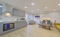 Beauchamp House - 2-Bed 2-Bath Apartment in Coventry City Centre by CovStays