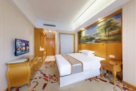 Pengcheng International Hotel (Shenzhen Putian Wuhe Metro Station)