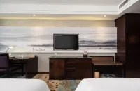 Wuhan Huihao Hotel (Jianghan Road Pedestrian Street) Hotels near Hubei University