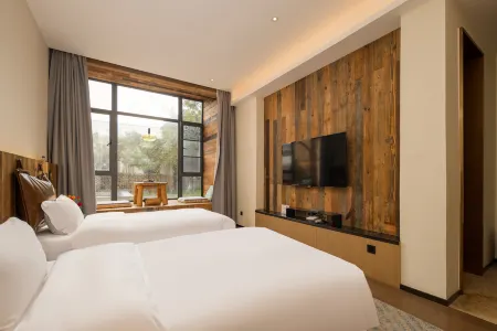 Floral Lux Hotel· Quzhou Yueyin Heji Hotel Отели рядом со станцией Quzhou Railway Station