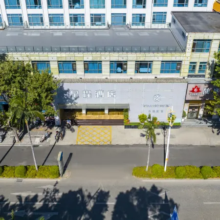 Starway Hotel (Fengze Plaza Donghu Street) Отели рядом с достопримечательностью «Парк Донху»