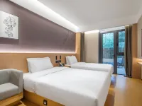 โรงแรมสโตนแอนด์แบมบู (สถานีรถไฟหนานจิงใต้) โรงแรมใกล้พื้นที่สถานีขนส่งทางใต้ของหนานจิง