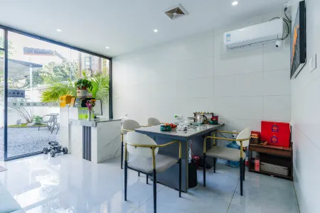 Baiyan nice Cinema Meishu (Xiamen North Railway Station Overseas Chinese University Branch) Отели рядом с достопримечательностью «Xiawu Square»