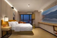 Changde Huanzhi City Hotel (Changde Herui Happy City Railway Station)