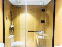 Huiqian Hotel (Zhaotong Fortune Store)