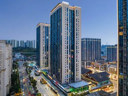 Zigong Huacheng Hotel (Huashang International City) Отели рядом с достопримечательностью «Zigong Colored Lantern Park»