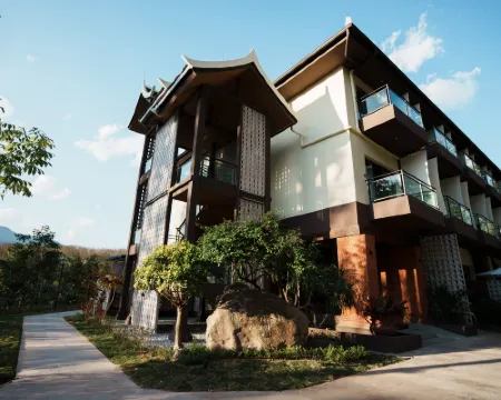 Nanlahe Paya Resort Hotel Hotels in Mengla