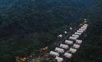 LUYINSANQIU GLAMPING RESORT