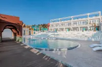 Lis Amman Holiday Villa Seaview Pool Estate Hotel (Erhai Airport Branch) Hotels near Dali Fengyi Airport