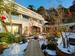 Mountain and Courtyard B&B